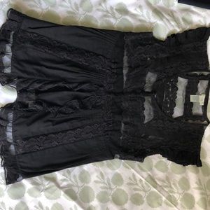 Lace and cotton ruffled sleeves